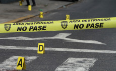 Striscione della polizia venezuelana per delimitare la zona di un omicidio