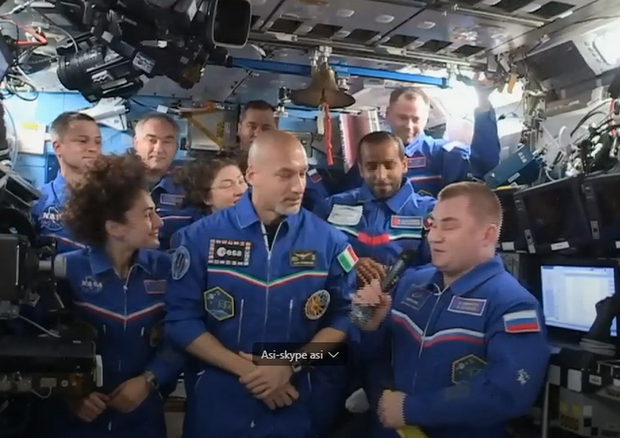 Il passaggio di consegne: Luca Parmitano è al comando della Stazione Spaziale