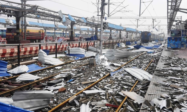La distruzione lasciata da un tifone.