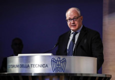 Il ministro dell'Economia, Roberto Gualtieri, durante un intervento all'assemblea di Confindustria.