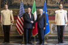 La stretta di mano tra il Presidente Sergo Mattarella con Michael Richard Pompeo, Segretario di Stato degli Stati Uniti d’America.