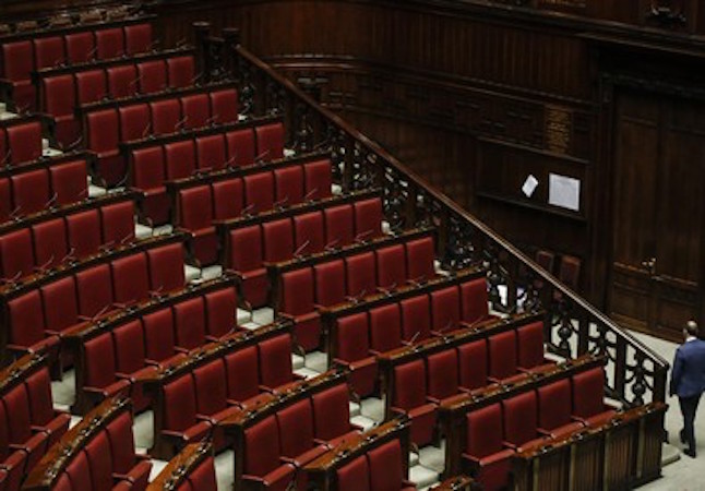 In una foto d'archivio un settore del Parlamento vuoto.