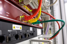 Cables de red conectados al computador