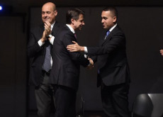 (S-D) Il segretario del Pd Nicola Zingaretti, il premier Gouseppe Conte e il ministro degli Esteri Luigi Di Maio in occasione della chiusura della campagna elettorale delle elezioni regionali, Narni