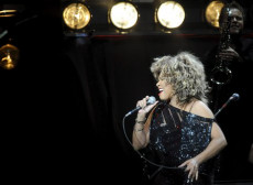 Tina Turner in una foto d'archivio durante un concerto.