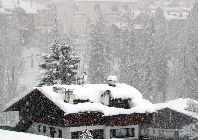 Una immagine della nevicata a Cortina