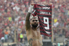Gabigol festeggia il gol che assegna la Coppa Libertadores al Flamengo.