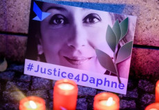 Un altarino per Daphne Caruana Galizia, giornalista e blogger maltese,