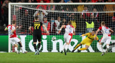 Tomas Soucek segna il gol del momentaneo pareggio dello Slavia nella partita di Champions contro l'Inter.