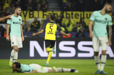 La gioia di Achraf Hakimi dopo il gol dell'1-2 che segna la rimonta del Dortmunt contro l'Inter.