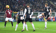 Torino-Juventus 0-1: al 25' st De Ligt sblocca il derby. Splendido il pallone servito da Higuain all'olandese, che insacca facile.