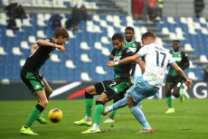 Ciro Immobile mette a segno il gol dell1-0 della Lazio contro il Sassuolo.