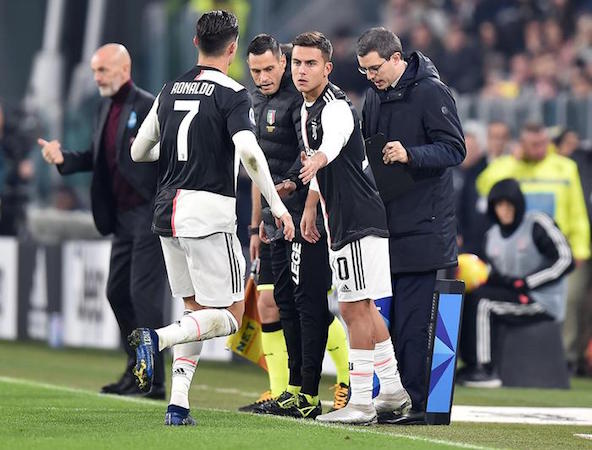 Juventus-Milan, Ronaldo esce dal campo, Dybala entra al suo posto