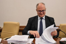 Il ministro dell'Economia Roberto Gualtieri, in audizione alla commissione Bilancio congiunta sulla Manovra al Senato
