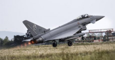 Decollo caccia intercettore Eurofighter Typhoon del 4° Stormo ''Amedeo d'Aosta'',