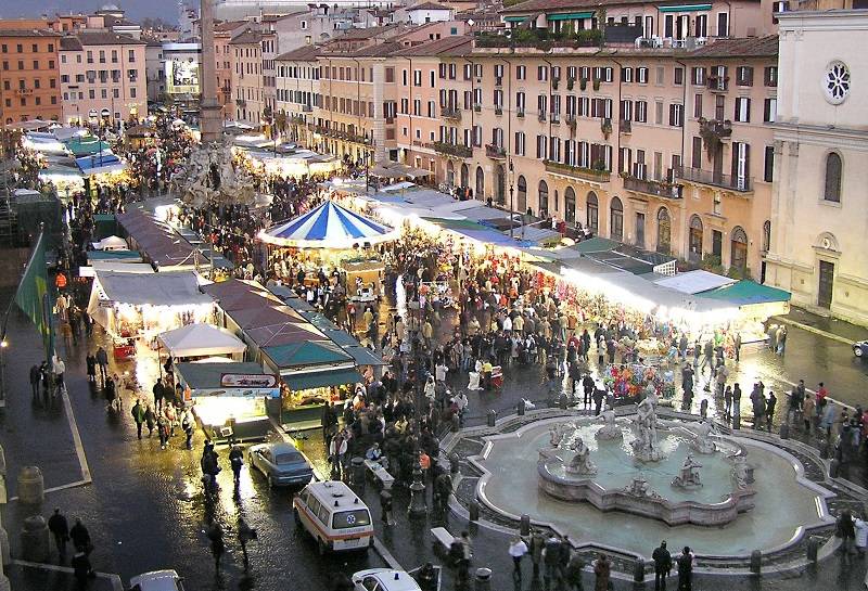 In una foto d'archivio Piazza Navona con le bancarelle della Festa della Befana.