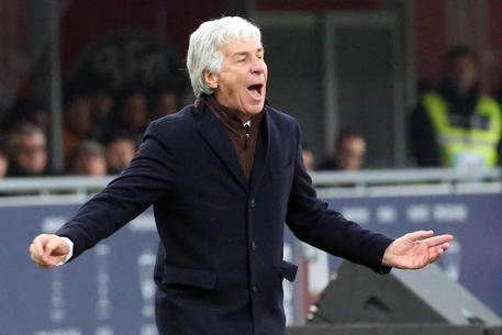 L'allenatore dell'Atalanta Gian Piero Gasperini richiama asi suoi giocatori