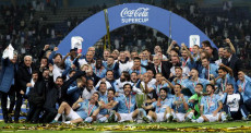 Foto ricordo per la Lazio dopo la vittoria della Supercoppa