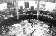 Il salone della Banca Nazionale dell'Agricoltura in piazza Fontana dopo l'attentato, Milano, 12 dicembre 1969. +++ Il 12 dicembre 1969 un ordigno esplode nella Banca Nazionale dell'Agricoltura in piazza Fontana: 17 morti, 84 feriti