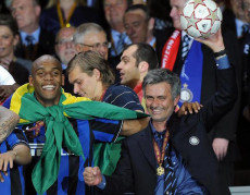 Triplete: l'ex allenatore dell'Inter, José Mourinho, esulta dopo aver conquistato la Champions League al termine della finale contro il Bayern Monaco allo stadio Santiago Bernabeu di Madrid, in una immagine del 22 maggio 2010.