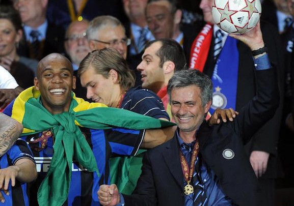 Triplete: l'ex allenatore dell'Inter, José Mourinho, esulta dopo aver conquistato la Champions League al termine della finale contro il Bayern Monaco allo stadio Santiago Bernabeu di Madrid, in una immagine del 22 maggio 2010.