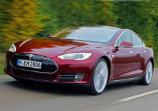 Una vettura Tesla modello 3.