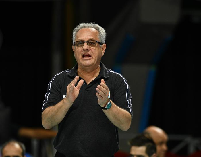 L'ex allenatore della nazionale italiana di pallavolo Julio Velasco.