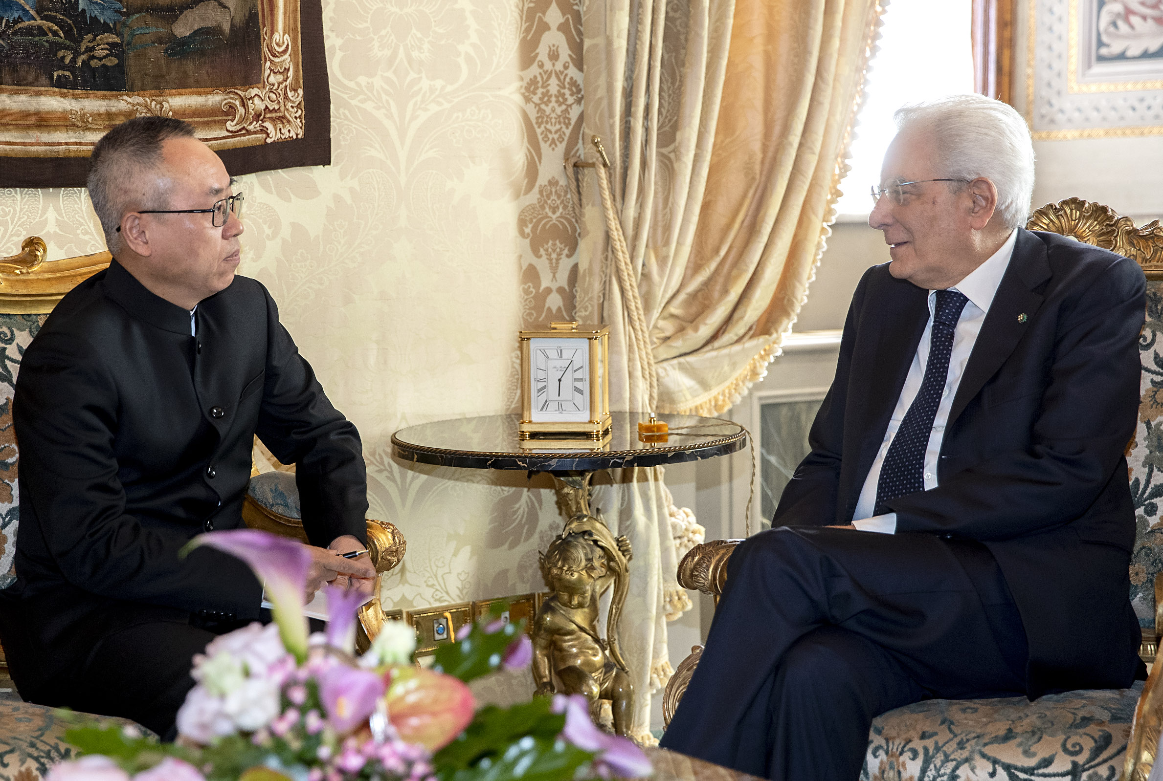 L'ambasciatore della Repubblica popolare cinese a Roma, Li Junhua,con il presidente Sergio Mattarella, durante la presentazione delle sue credenziali il 29 giugno 2019.