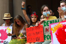 Bambini in Australia ad una manifestazione per il cambio climatico..