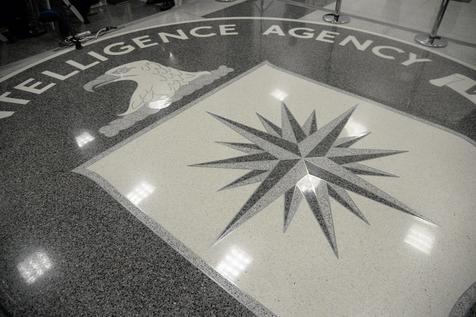 L'emblema della Cia nella sede centrale dell'agenzia d'intelligenza americana a Langley, Virginia.