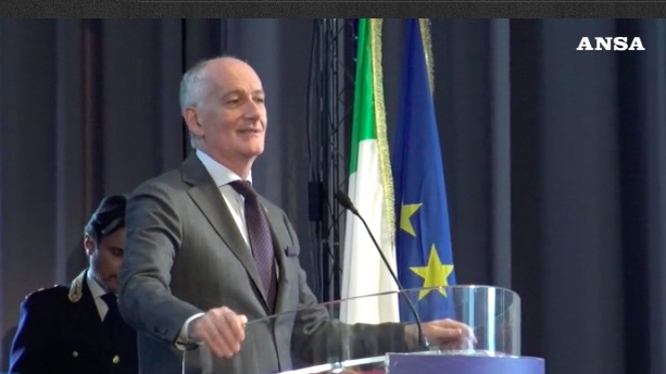 Frame video ANSA della conferenza stampa del capo dell'Antidroga Giuseppe Cucchiara.
