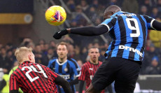 Romelu Lukaku sigla il 4-2 con cui si conclude il derby vinto dall'Inter sul Milan.