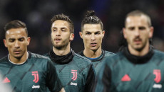 Un gruppo di giocatori della Juventus durante la partita di Champions persa contro il Lione.