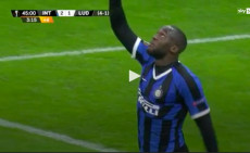 Lukaku festeggia il gol del 2-1 per l'Inter.