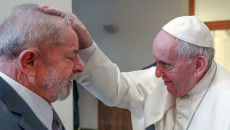 Papa Francesco benedice Lula da Silva.