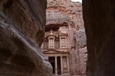 L'edificio della tesoreria di Nabatei nel parco archeologico di Petra, Giordania