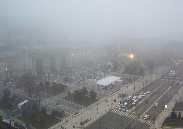 Una veduta di Milano nello smog. (