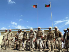 In questa immagine d'archivio, soldati dell'Esercito Nazionale Afghano (ANA) attendono l'apertura della cerimonia della Direzione Nazionale di Sicurezza Security (NDS) agenzia di intelligenza fondata dagli Stati Uniti a Lashkar Gah, Afghanistan.