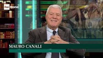 In una foto d'archivio lo storico Mauro Canali durante un intervento in tv.