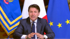 Il fermo immagine mostra il presidente del Consiglio, Giuseppe Conte, durante la diretta Facebook, 21 marzo 2020.