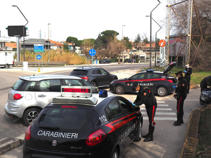 Controlli della polizia locale e dei carabinieri a Riccione