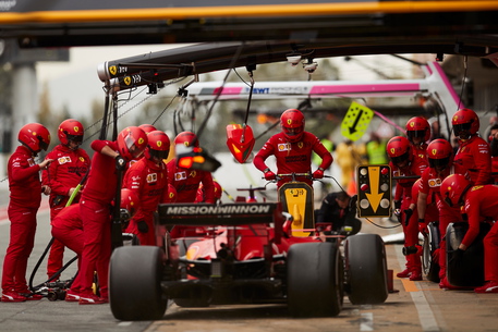 Charles Leclerc della Scuderia Ferrari durante i test pre-stagione di Formula 1 nel circuito Barcelona-Cataluna. a Montmelo, vicino Barcelona,Spagna.