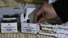 Kit per test di coronavirus prodotti nelle Filippine.