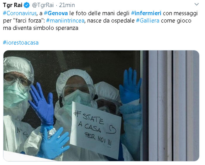 Una foto tratta dal profilo Twitter dell'ospedale Galliera : #Coronavirus, a #Genova le foto delle mani degli #infermieri con messaggi per "farci forza": #maniintrincea, nasce da ospedale #Galliera come gioco ma diventa simbolo speranza#iorestoacasa