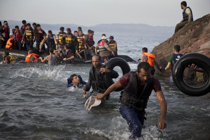 Migranti, rifugiati partiti dalla Turchia sbarcano all'isola di Lesbo, Grecia.
