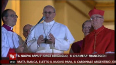 Video schermata del Papa Francesco alla prima apparizione dal balcone di Piazza San Pietro.