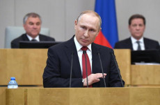 Il Presidente russo Vladimir Putin durante la sessione plenaria della Duma.