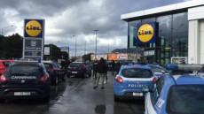 Un tentativo di saccheggio da parte di alcune persone ha creato il panico in un grande supermercato Lidl, a Palermo