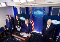 Il presidente Donald Trump durante una conferenza stampa sul coronavirus alla Casa Bianca.