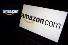 Il logo di Amazon con l'indirizzo della pagina web.